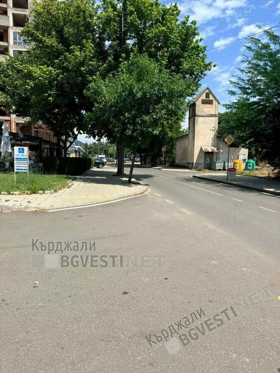 Читатели негодуват защо на &bdquo;Републиканска&ldquo; няма пешеходни пътеки