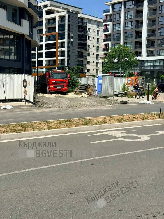Читатели негодуват защо на &bdquo;Републиканска&ldquo; няма пешеходни пътеки