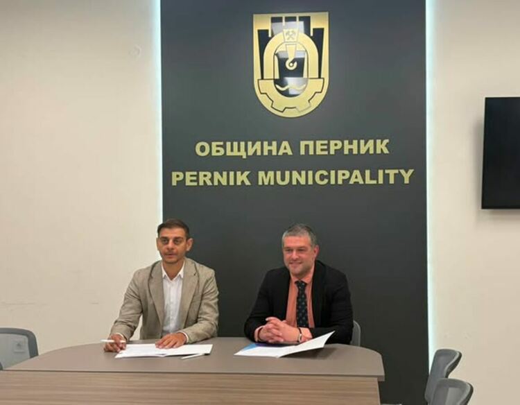 Община Перник и Центърът за развитие на човешките ресурси подписаха меморандум за стратегическо сътрудничество