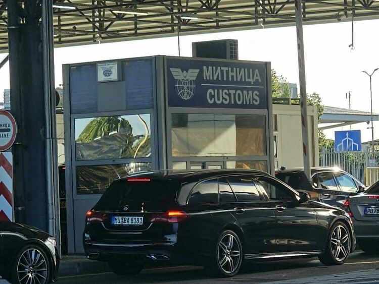Колони от автомобили продължават да се трупат на граничен пункт Капитан Андреево