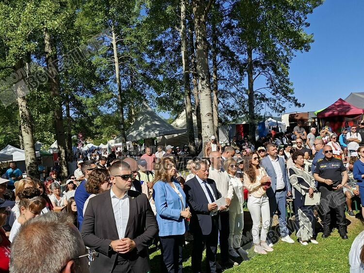 Президентът Йотова откри Гайдарското надсвирване в Гела: Илинденските поляни се превърнаха в олтар на българския дух