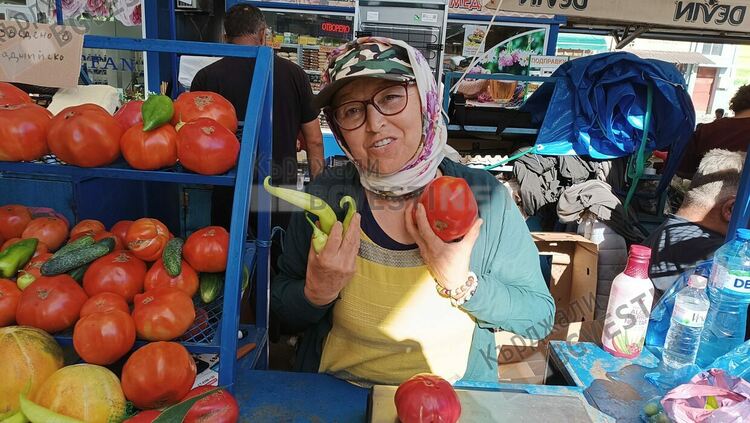 Цените на турските домати на Пазара в Кърджали се сринаха до 0,60 евро за килограм,местното производство от региона се предлага за 2 евро