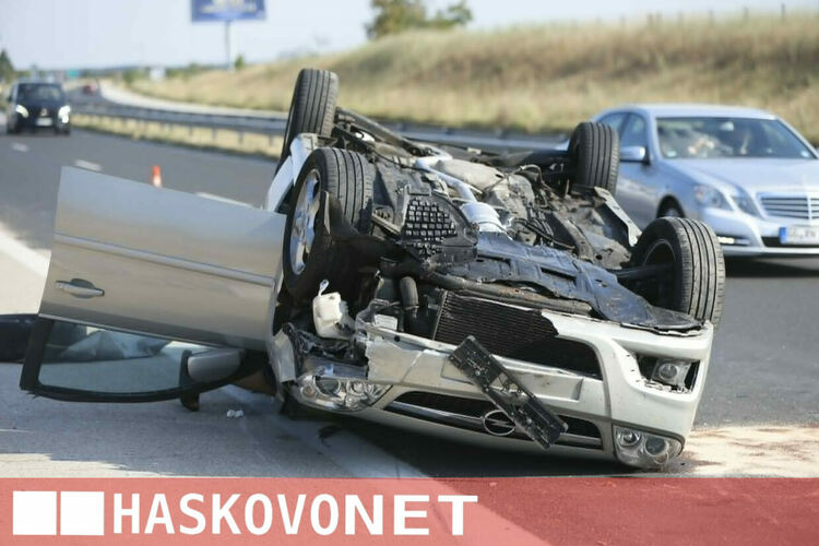 Спукана гума прати автомобил в насрещното на АМ &bdquo;Марица&ldquo;