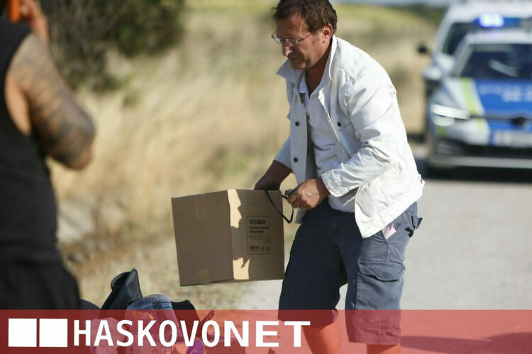 Спукана гума прати автомобил в насрещното на АМ &bdquo;Марица&ldquo;
