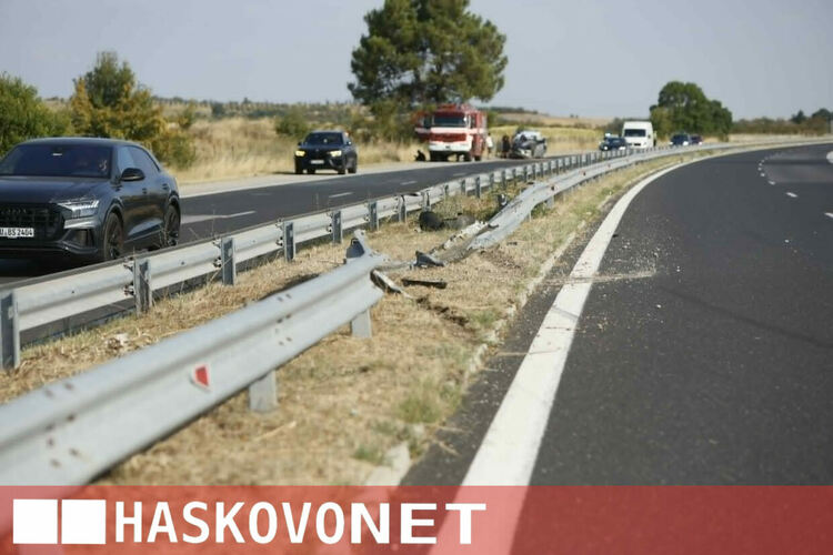 Спукана гума прати автомобил в насрещното на АМ &bdquo;Марица&ldquo;