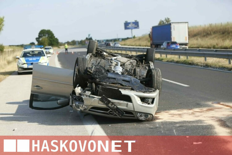 Спукана гума прати автомобил в насрещното на АМ &bdquo;Марица&ldquo;