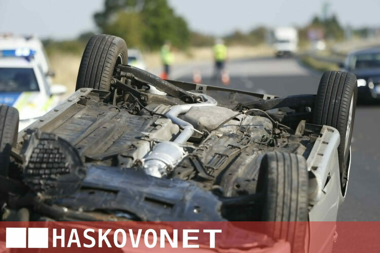 Спукана гума прати автомобил в насрещното на АМ &bdquo;Марица&ldquo;