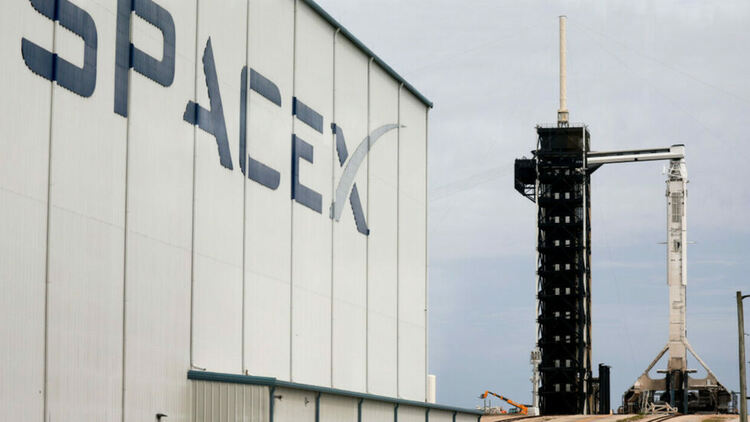 Част на ракета на SpaceX удари Луната с 8 690 км/ч