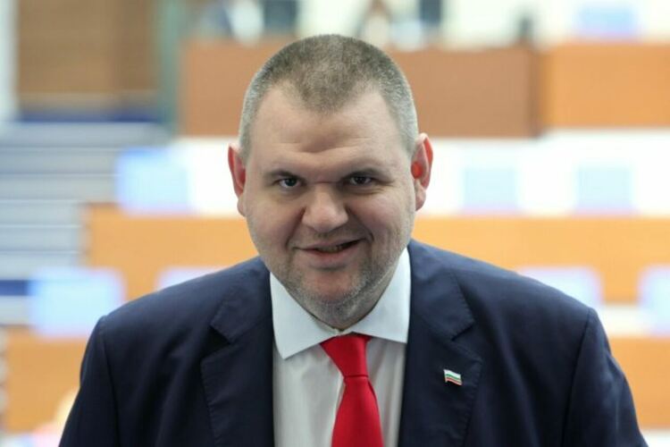 Сметната палата ще провeрява Пеевски за конфликт на интереси