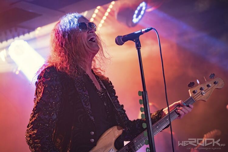 Glenn Hughes прекратява турнетата и концертните изяви
