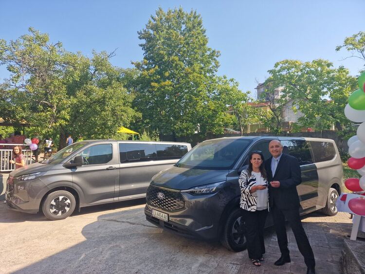 С нови автомобили се сдобиха две социални услуги в Кърджали