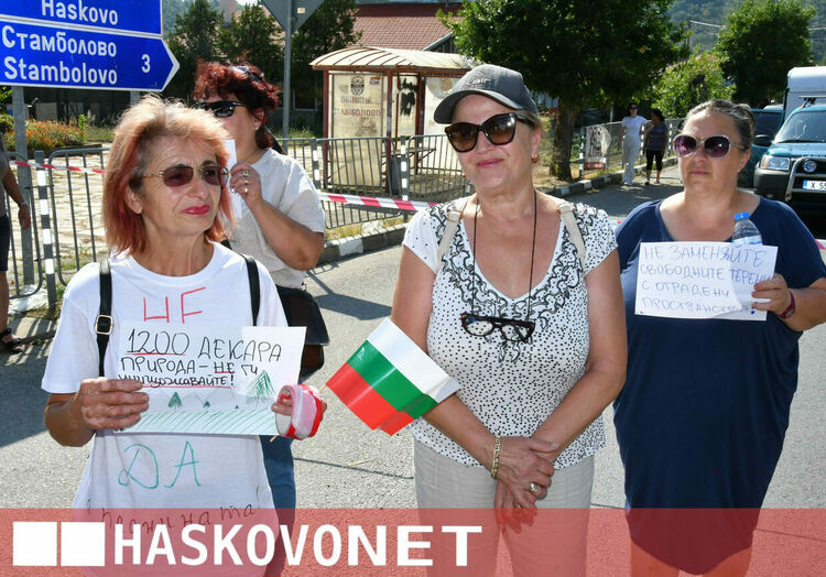 Жители на Жълти бряг блокираха пътя през селото в знак на протест срещу фотоволтаичен парк