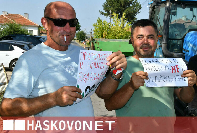 Жители на Жълти бряг блокираха пътя през селото в знак на протест срещу фотоволтаичен парк