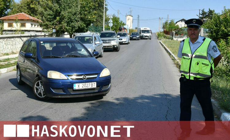 Жители на Жълти бряг блокираха пътя през селото в знак на протест срещу фотоволтаичен парк