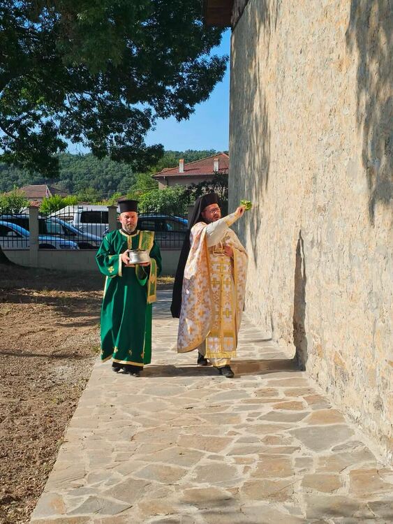 Владиката отслужи тържествена литургия в обновявания исторически храм &bdquo;Св. Архангел Михаил&ldquo; в Славяново