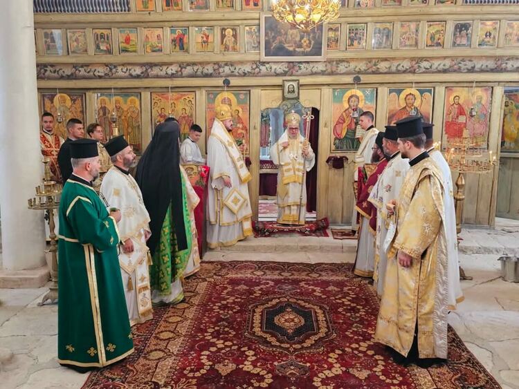 Владиката отслужи тържествена литургия в обновявания исторически храм &bdquo;Св. Архангел Михаил&ldquo; в Славяново