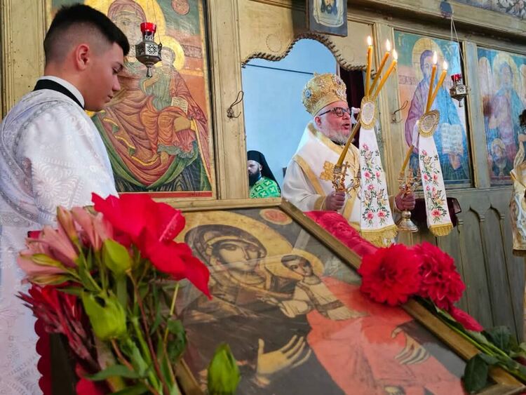 Владиката отслужи тържествена литургия в обновявания исторически храм &bdquo;Св. Архангел Михаил&ldquo; в Славяново