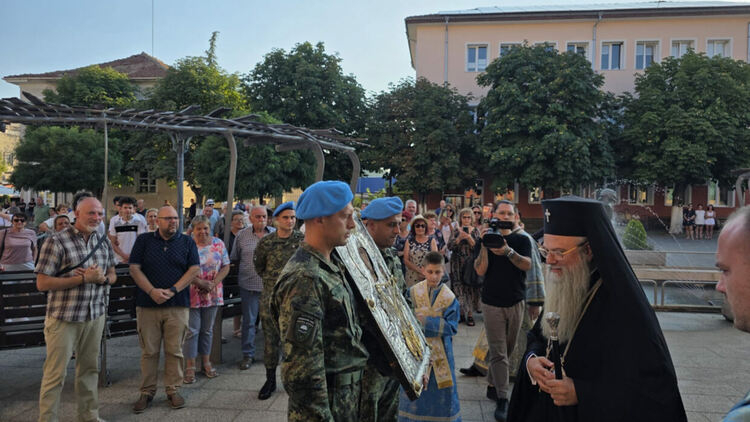 Митрополит Николай отслужи празнична вечерня в Крумовград