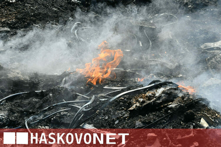 Пожар избухна в нерегламентираното сметище край &bdquo;Ерозия&ldquo;