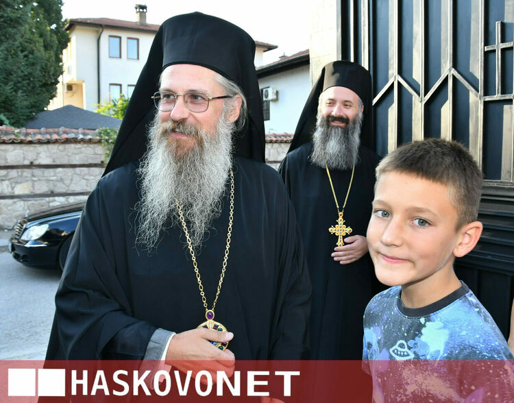  Пълна църква посрещна иконата на Пресвета Богородица&nbsp;&ndash; &bdquo;Златна ябълка&ldquo;
