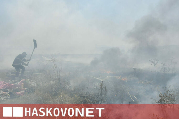 Пожар избухна в нерегламентираното сметище край &bdquo;Ерозия&ldquo;