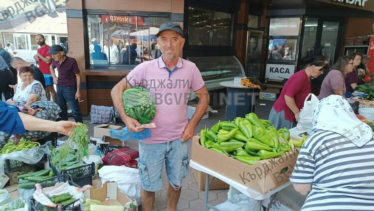 Кърджалиецът Е.Осман разби хасковската конкуренция,продаде си корнишоните за часове на по-ниска цена на Пазара