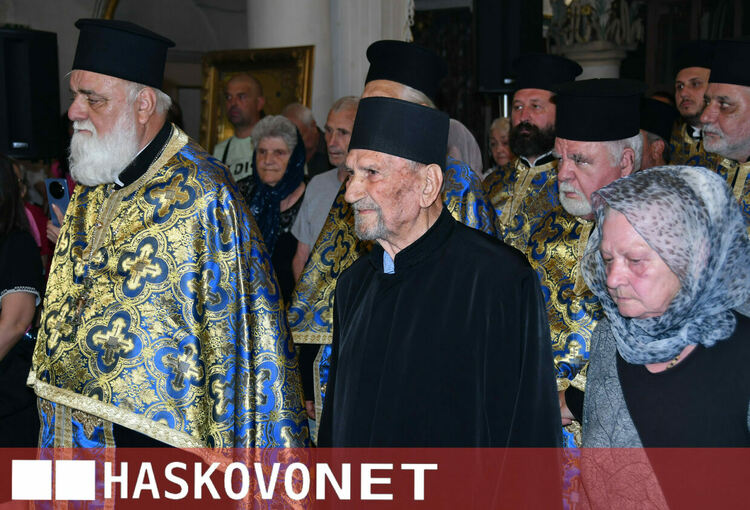  Пълна църква посрещна иконата на Пресвета Богородица&nbsp;&ndash; &bdquo;Златна ябълка&ldquo;