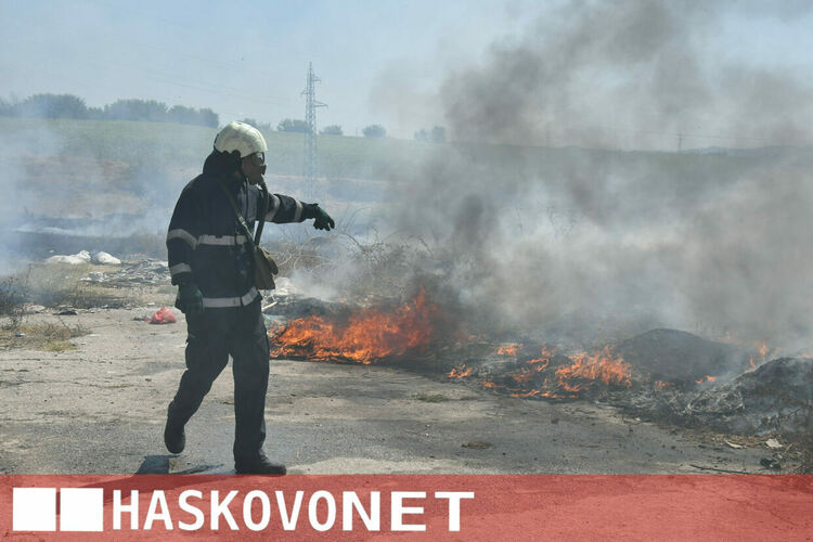 Пожар избухна в нерегламентираното сметище край &bdquo;Ерозия&ldquo;