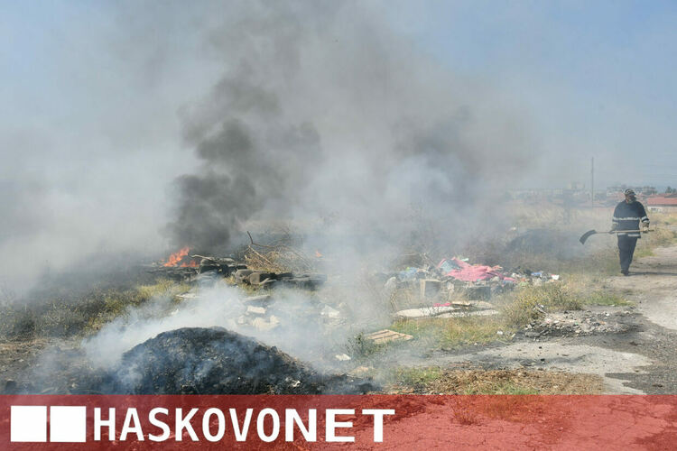 Пожар избухна в нерегламентираното сметище край &bdquo;Ерозия&ldquo;