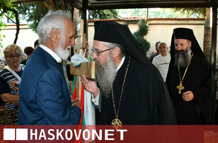  Пълна църква посрещна иконата на Пресвета Богородица&nbsp;&ndash; &bdquo;Златна ябълка&ldquo;