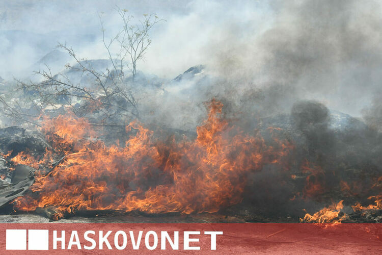 Пожар избухна в нерегламентираното сметище край &bdquo;Ерозия&ldquo;