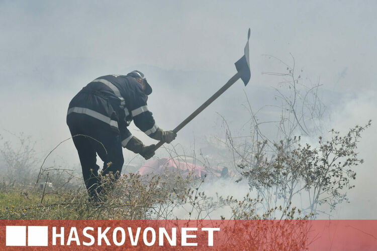 Пожар избухна в нерегламентираното сметище край &bdquo;Ерозия&ldquo;