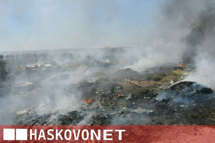 Пожар избухна в нерегламентираното сметище край &bdquo;Ерозия&ldquo;