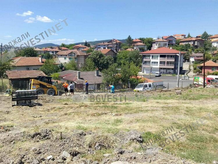 Изграждат нова алея в Гробищния парк на Кърджали по молба на граждани