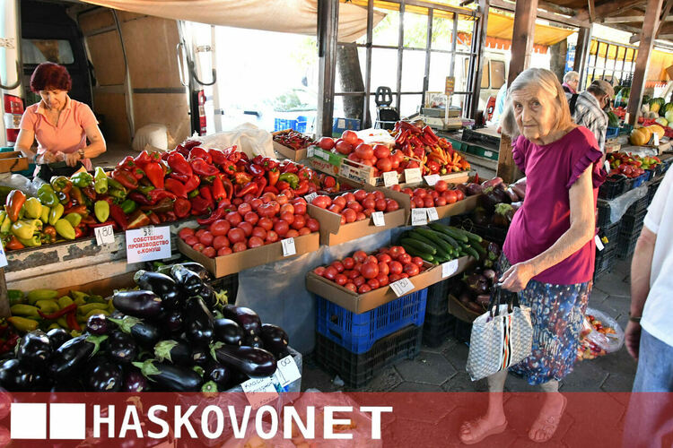 Жегите не изплашиха хасковлии и Зеленчуковият пазар отново се напълни с клиенти