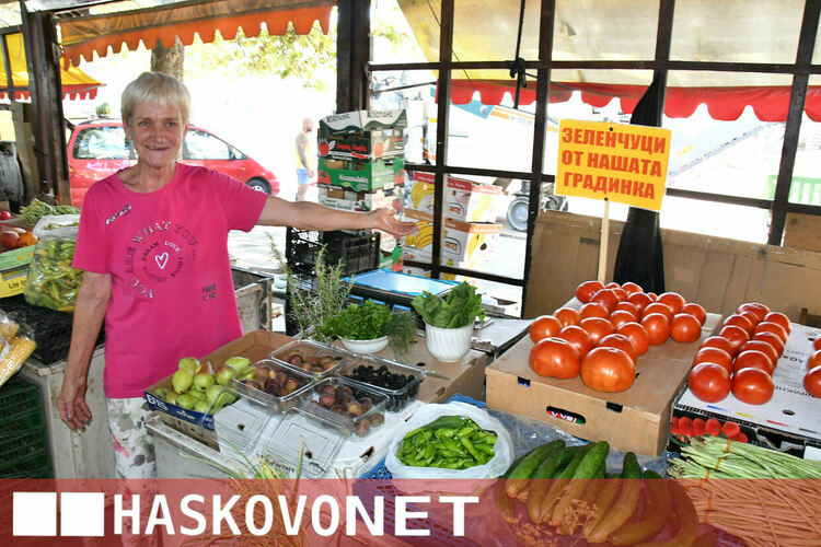Жегите не изплашиха хасковлии и Зеленчуковият пазар отново се напълни с клиенти