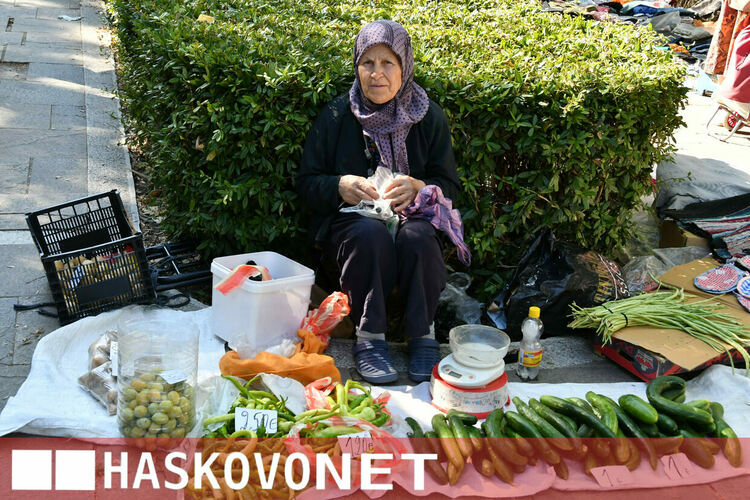 Жегите не изплашиха хасковлии и Зеленчуковият пазар отново се напълни с клиенти