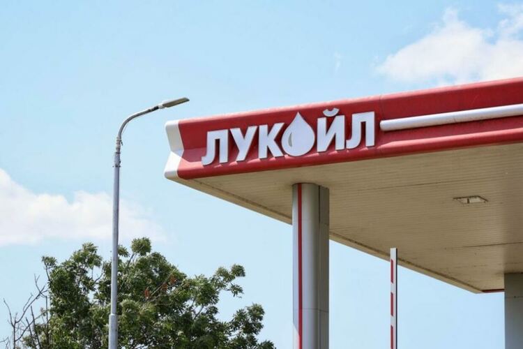 Пулев: Удължаването на лиценза на &bdquo;Лукойл&ldquo; предотвратява шоково поскъпване на горивата