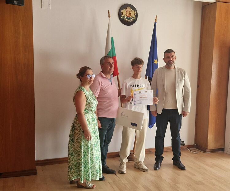 Отличиха шестима младежи от Смолянска област за успехи в национални и европейски състезания