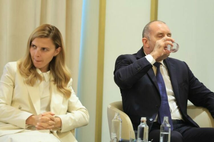 Външната министърка Велислава Петрова и премиерът Румен Радев