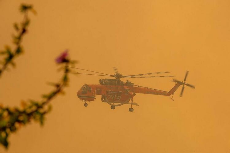 Голям пожар на Халкидики: Евакуират жители и туристи от Сивири