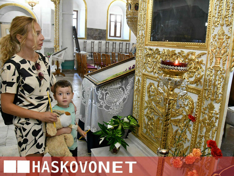 Четири казана с фасул сготвиха в Хасково за празника на Пресвета Богородица 