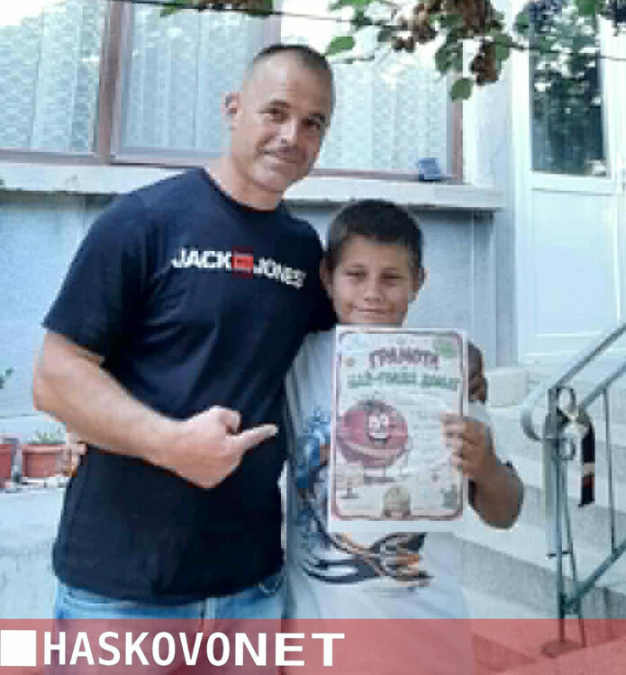 В Конуш наградиха топ земеделци, отгледали най-големите домати в селото