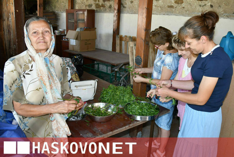 Четири казана с фасул сготвиха в Хасково за празника на Пресвета Богородица 