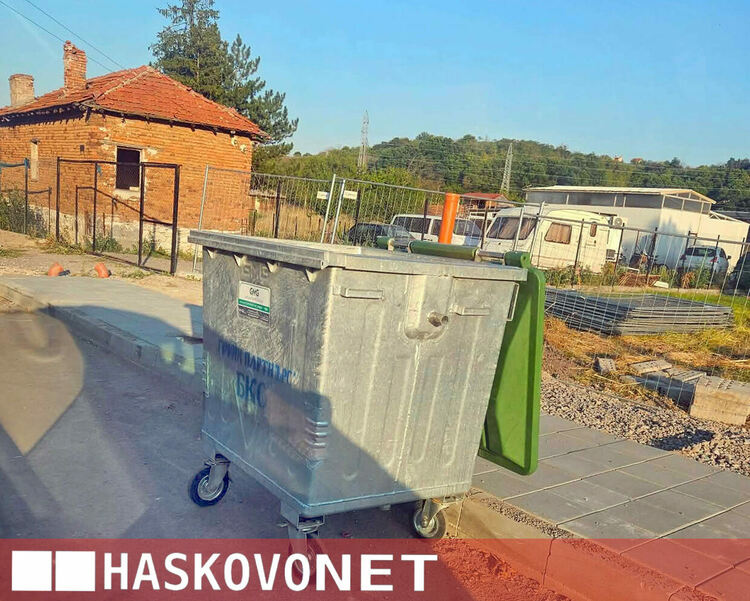 Живущи в кв. &bdquo;Болярово&ldquo; сигнализират, че на ремонтираните тротоари няма джобове за контейнери