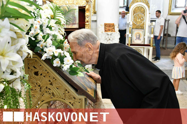 Хасковлии почетоха Голяма Богородица в препълнен храм