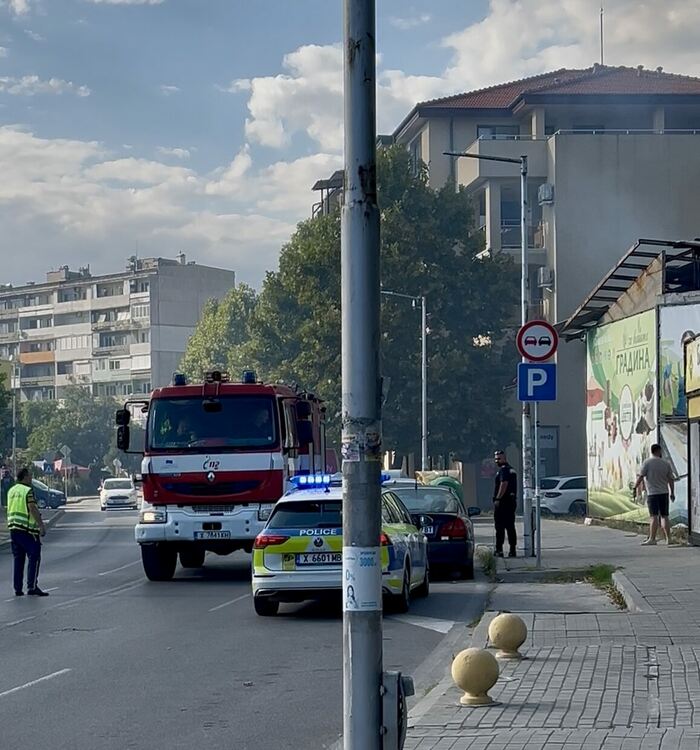 Потушиха пожар край магазин &bdquo;Енди маркет 2&ldquo; в Димитровград