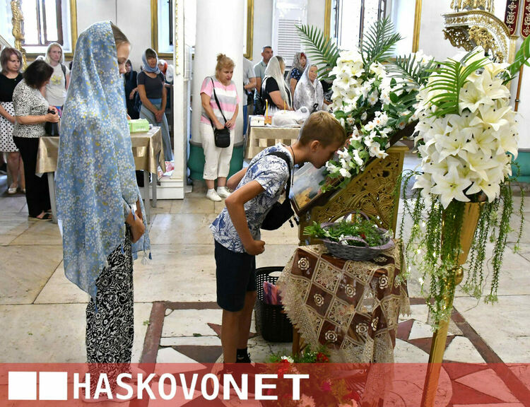 Хасковлии почетоха Голяма Богородица в препълнен храм