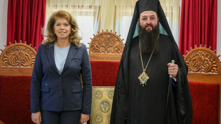 Президентът Илияна Йотова присъства на храмовия празник на Троянския манастир