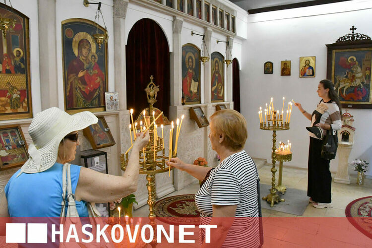 Хасковлии почетоха Голяма Богородица в препълнен храм